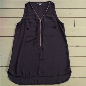 black no sleeves shirt